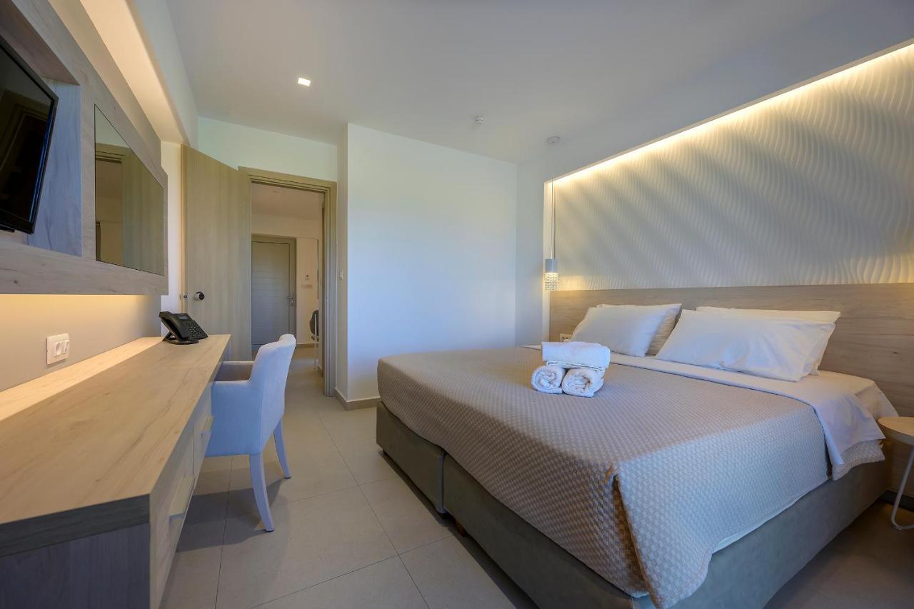 Mythos Suites Hotel Тігакі Екстер'єр фото