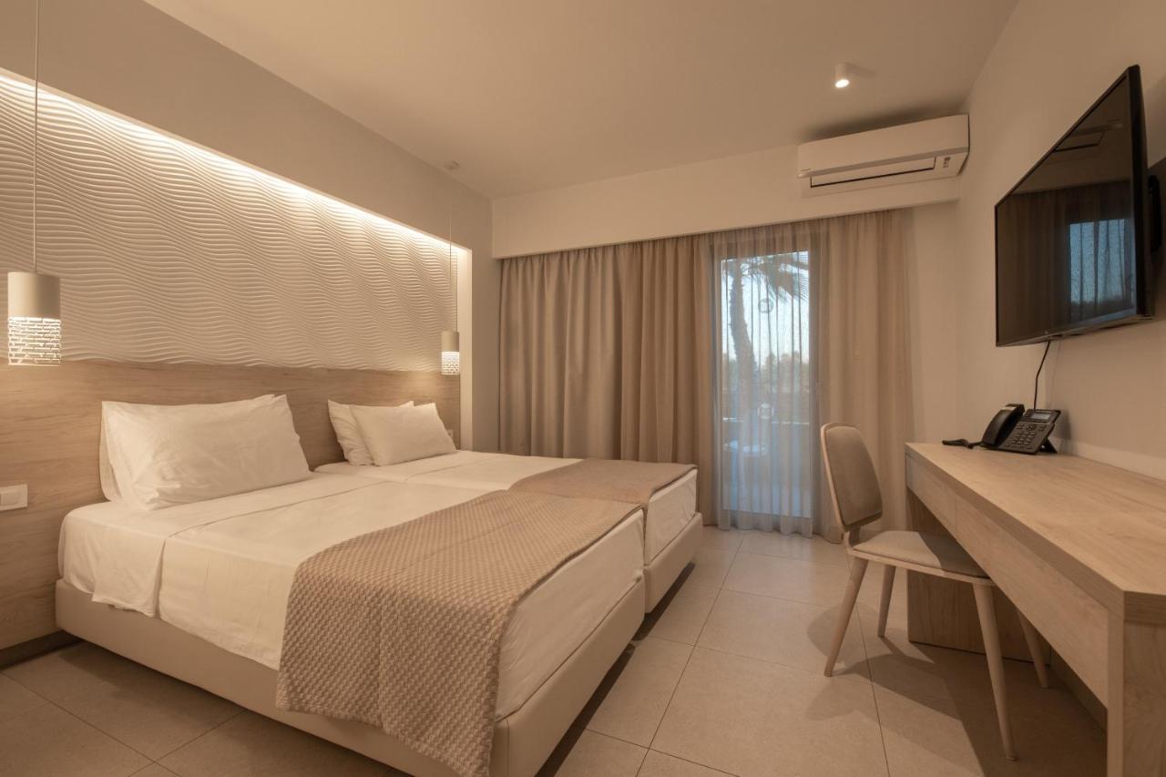 Mythos Suites Hotel Тігакі Екстер'єр фото