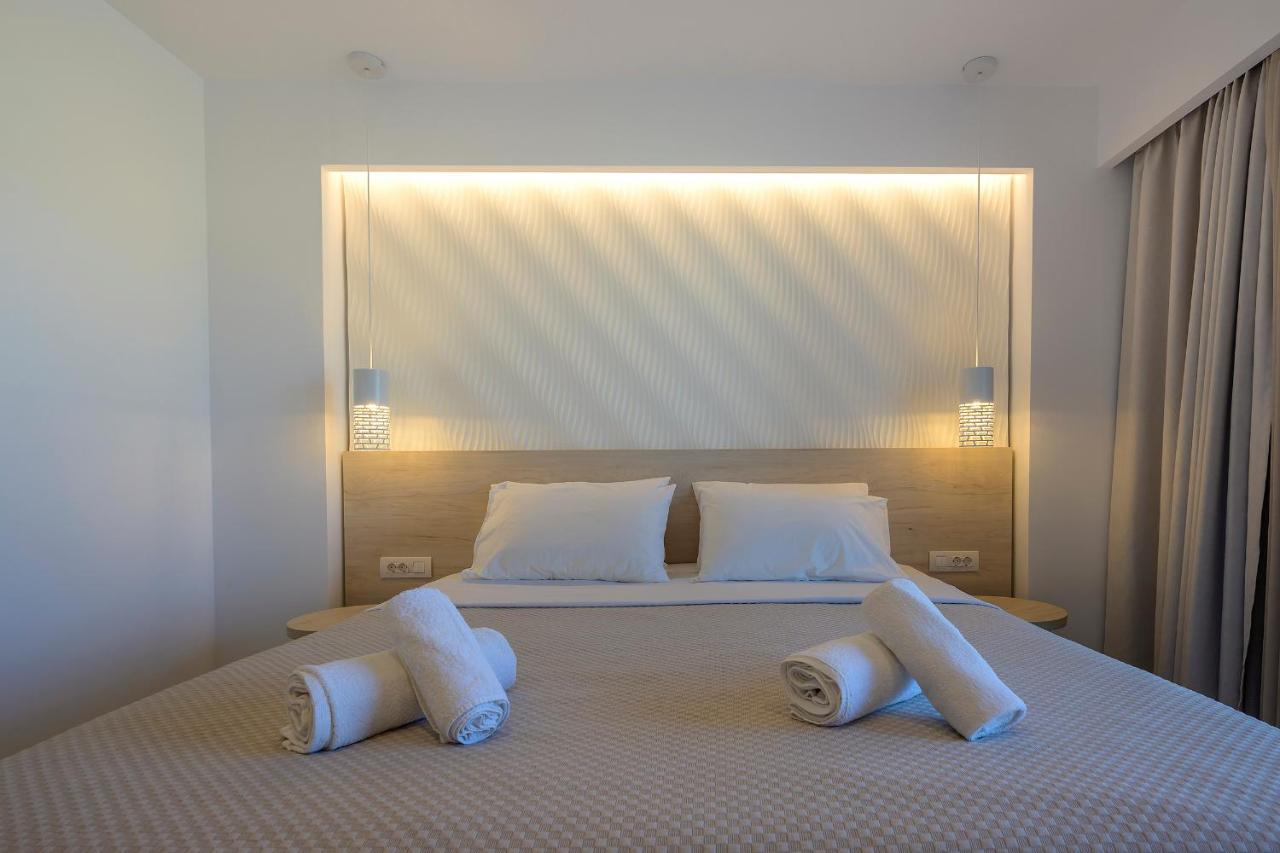 Mythos Suites Hotel Тігакі Екстер'єр фото