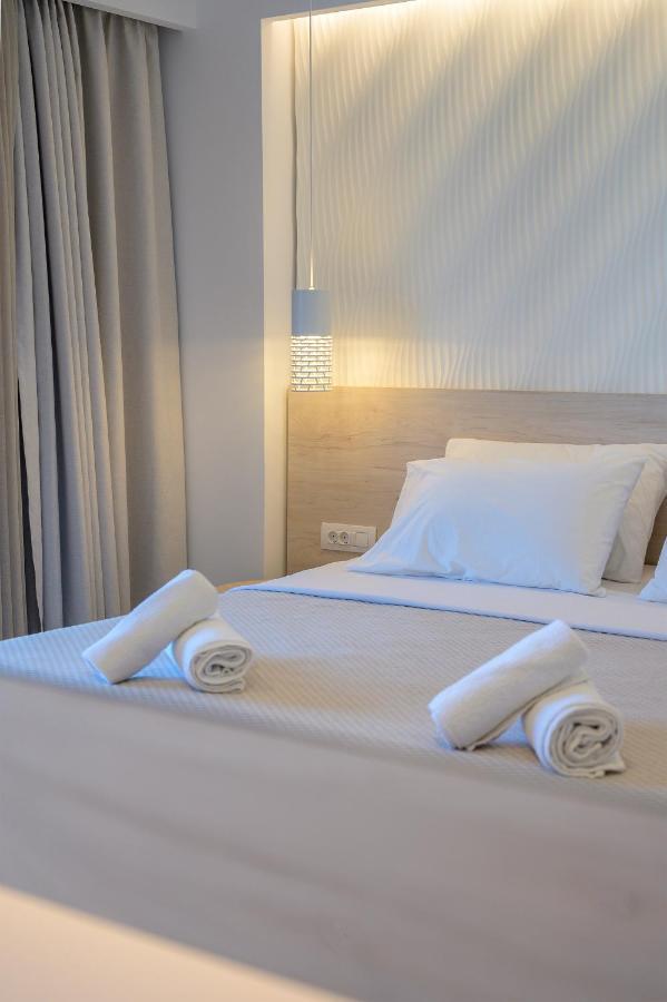 Mythos Suites Hotel Тігакі Екстер'єр фото