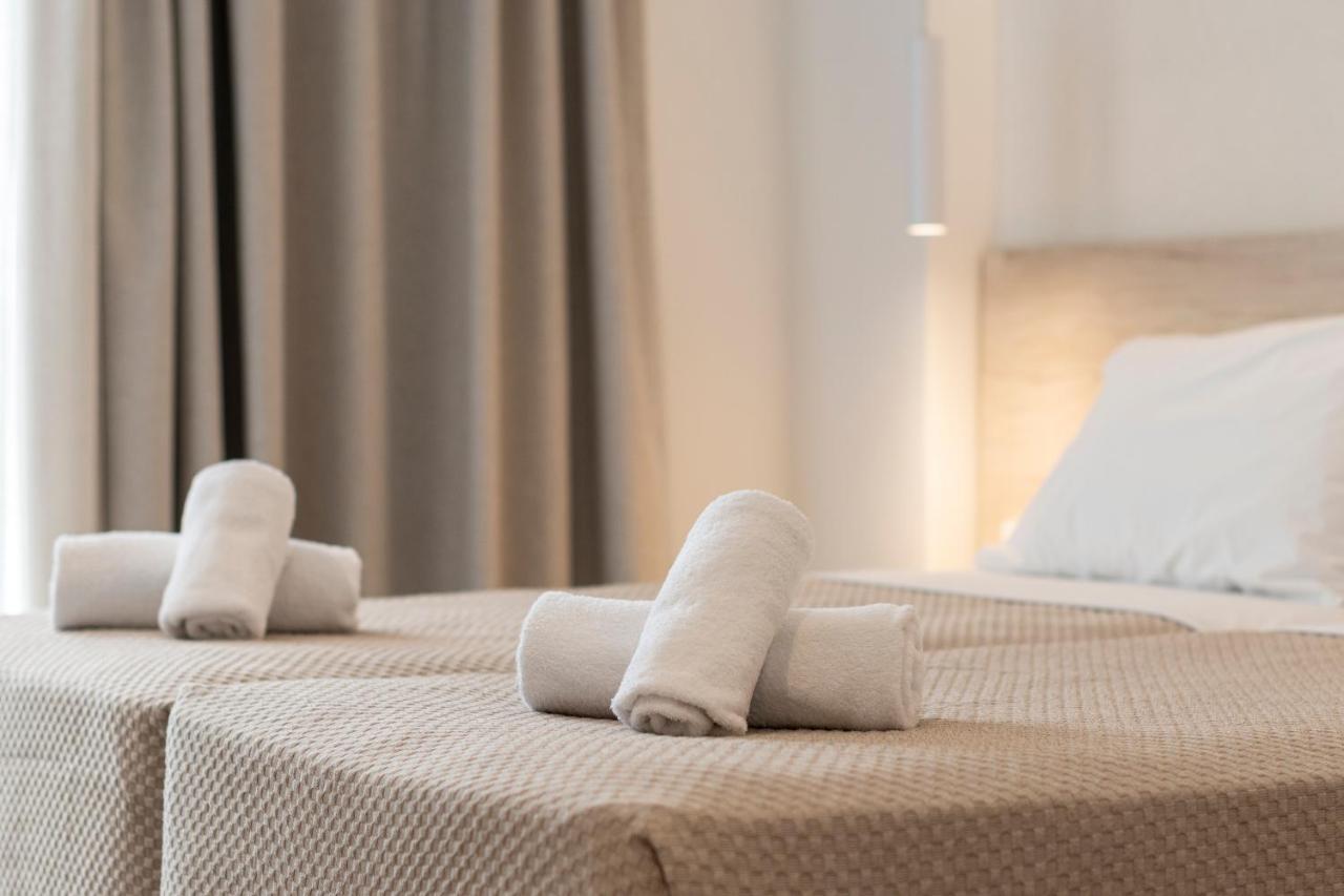 Mythos Suites Hotel Тігакі Екстер'єр фото