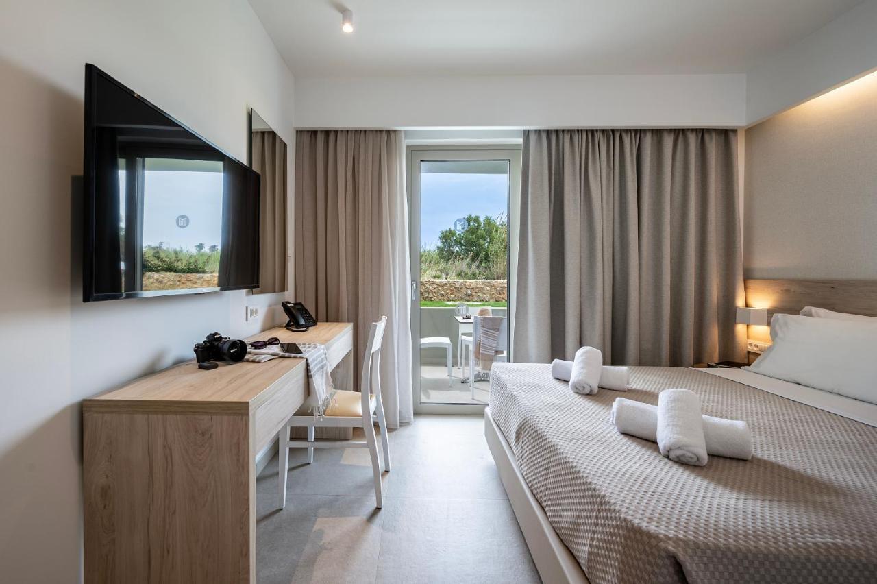 Mythos Suites Hotel Тігакі Екстер'єр фото